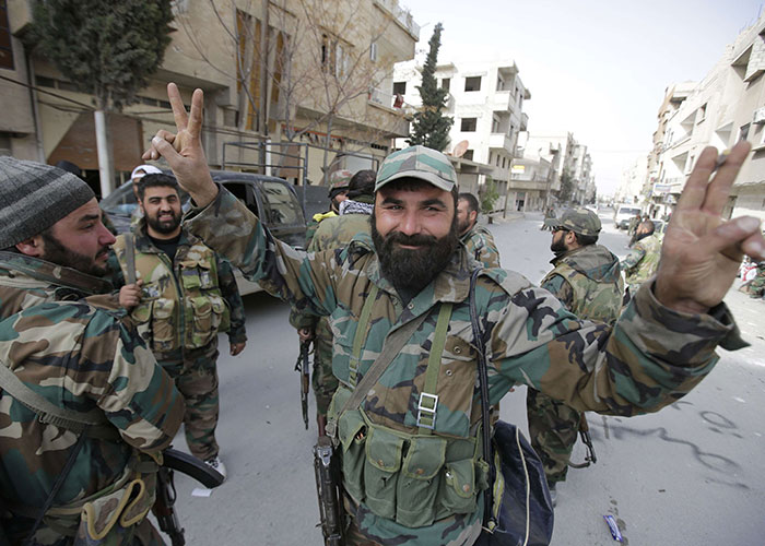Des soldats syriens savourent leur plus grande victoire contre les mercenaires armés. D. R.